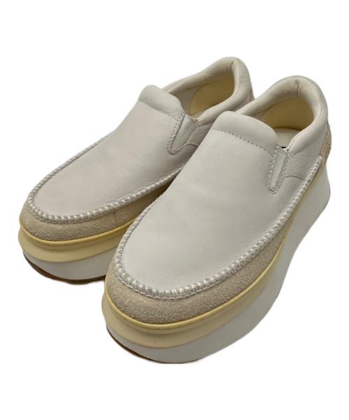 UGG（アグ）UGG (アグ) レザースリッポン アイボリー サイズ:25の古着・服飾アイテム
