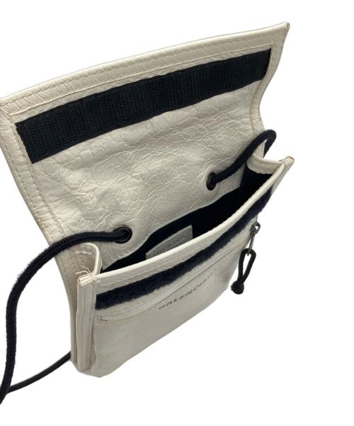 BALENCIAGA（バレンシアガ）BALENCIAGA (バレンシアガ) ショルダーポーチ　BALENCIAGA　EXPLORER POUCH STRAP NYLON（バレンシアガ　エクスプローラー ポーチ ストラップ  ニューロン） ホワイト×ブラックの古着・服飾アイテム