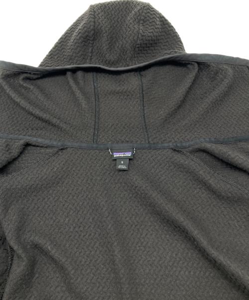 Patagonia（パタゴニア）Patagonia (パタゴニア) ジップパーカー　メンズ・R1エア・フルジップ・フーディ　SP22 ブラック サイズ:Ｓの古着・服飾アイテム