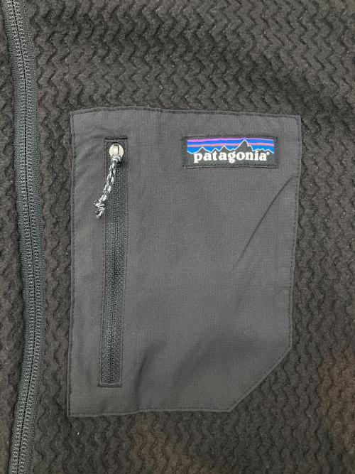 Patagonia（パタゴニア）Patagonia (パタゴニア) ジップパーカー　メンズ・R1エア・フルジップ・フーディ　SP22 ブラック サイズ:Ｓの古着・服飾アイテム