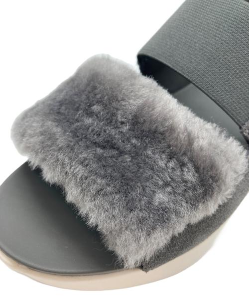 UGG（アグ）UGG (アグ) サンダル　UGG（アグ） グレー×ホワイト サイズ:23の古着・服飾アイテム