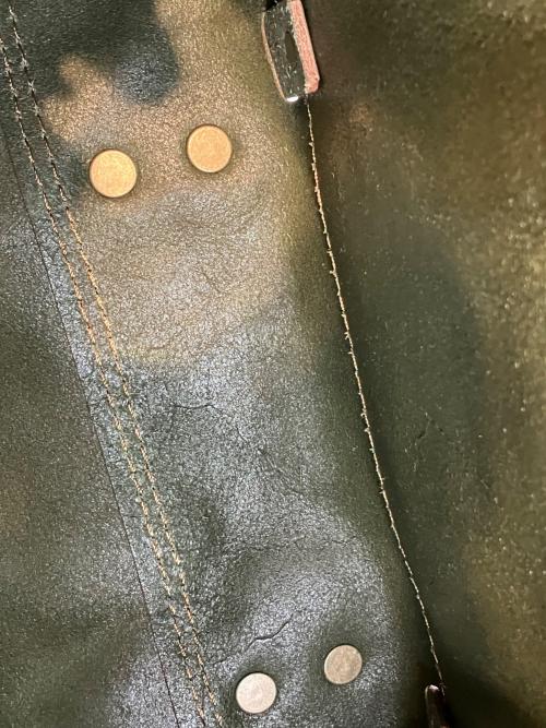 Herz（ヘルツ）Herz (ヘルツ) レザーメッセンジャーバッグ グリーンの古着・服飾アイテム