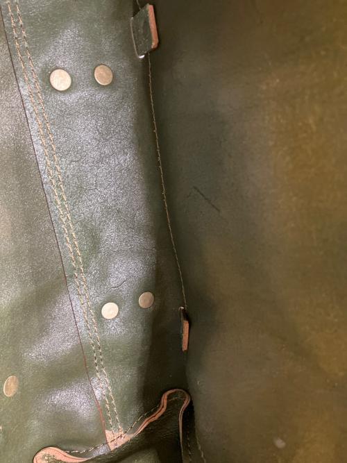 Herz（ヘルツ）Herz (ヘルツ) レザーメッセンジャーバッグ グリーンの古着・服飾アイテム