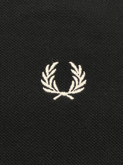 FRED PERRY（フレッドペリー）FRED PERRY (フレッドペリー) 半袖ポロシャツ ブラック×ホワイト サイズ:36の古着・服飾アイテム