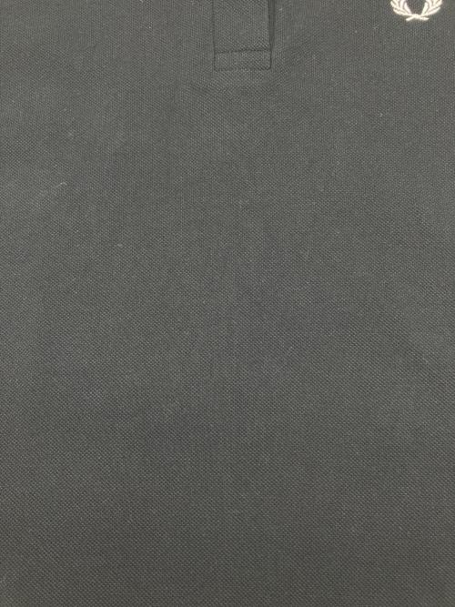 FRED PERRY（フレッドペリー）FRED PERRY (フレッドペリー) 半袖ポロシャツ ブラック×ホワイト サイズ:36の古着・服飾アイテム