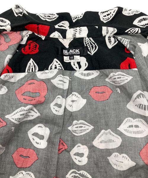 BLACK COMME des GARCONS（ブラックコムデギャルソン）BLACK COMME des GARCONS (ブラックコムデギャルソン) オープンカラーシャツ ブラック×ホワイト×レッド サイズ:XSの古着・服飾アイテム