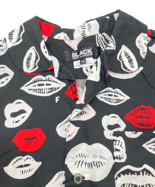 BLACK COMME des GARCONS（ブラックコムデギャルソン）BLACK COMME des GARCONS (ブラックコムデギャルソン) オープンカラーシャツ ブラック×ホワイト×レッド サイズ:XSの古着・服飾アイテム