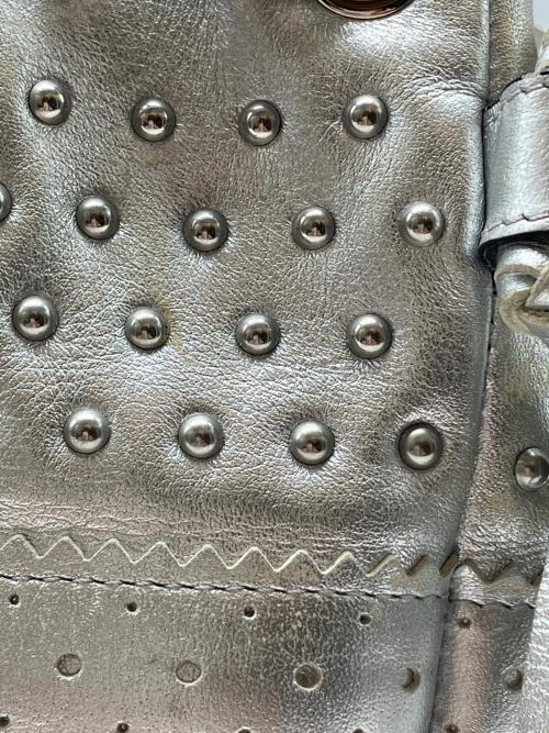 J&M DAVIDSON（ジェイ＆エム デヴィッドソン）J&M DAVIDSON (ジェイ＆エム デヴィッドソン) ショルダー巾着バッグ シルバーカラーの古着・服飾アイテム