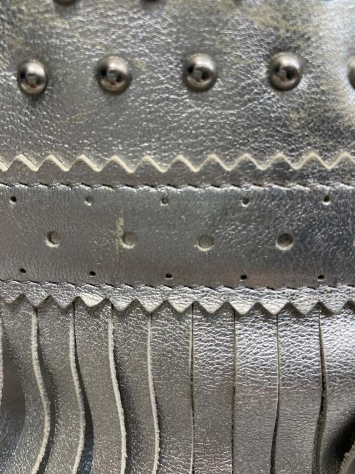 J&M DAVIDSON（ジェイ＆エム デヴィッドソン）J&M DAVIDSON (ジェイ＆エム デヴィッドソン) ショルダー巾着バッグ シルバーカラーの古着・服飾アイテム