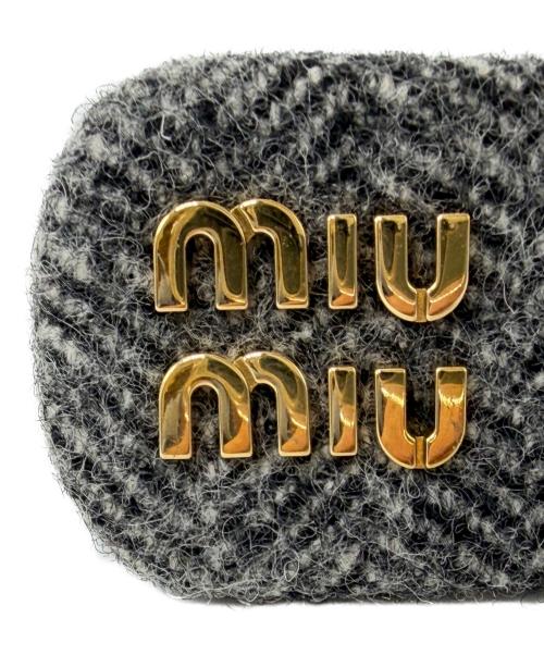 MIU MIU（ミュウミュウ）MIU MIU (ミュウミュウ) バレッタ グレーの古着・服飾アイテム
