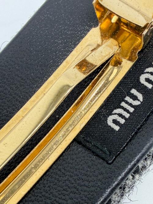 MIU MIU（ミュウミュウ）MIU MIU (ミュウミュウ) バレッタ グレーの古着・服飾アイテム