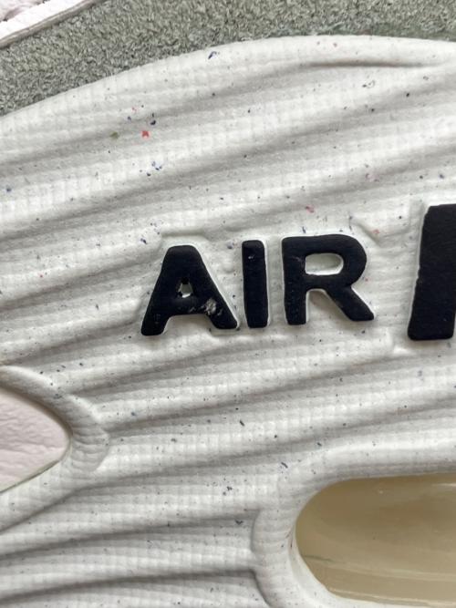 NIKE（ナイキ）NIKE (ナイキ) ローカットスニーカー　NIKE AIR MAX EXCEE（ナイキ エア マックス エクシー） ホワイト×グレー サイズ:26cmの古着・服飾アイテム