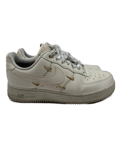 NIKE（ナイキ）NIKE (ナイキ) WMNS AIR FORCE 1 '07 LX ホワイト サイズ:25の古着・服飾アイテム