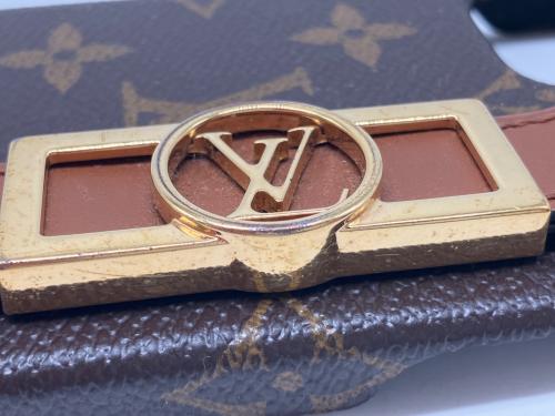 LOUIS VUITTON（ルイ ヴィトン）LOUIS VUITTON (ルイ ヴィトン) モノグラム　iPhone12/12Pro用ケース ブラウンの古着・服飾アイテム