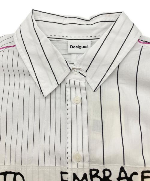 Desigual（デシグアル）Desigual (デシグアル) 長袖シャツ 　YOKOHAMA ホワイト サイズ:Ｍの古着・服飾アイテム