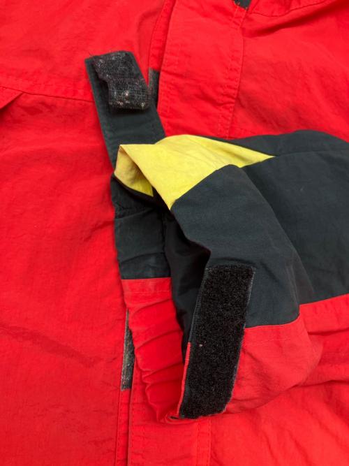 marlboro（マルボロ）marlboro (マルボロ) マウンテンパーカー　古着 レッド サイズ:XLの古着・服飾アイテム