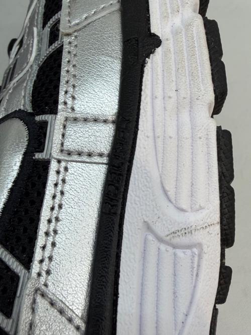 NIKE（ナイキ）NIKE (ナイキ) ローカットスニーカー シルバー×ブラック サイズ:27.5の古着・服飾アイテム