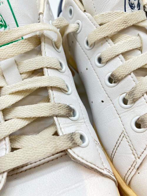 adidas（アディダス）adidas (アディダス) スニーカー ホワイト サイズ:27cmの古着・服飾アイテム