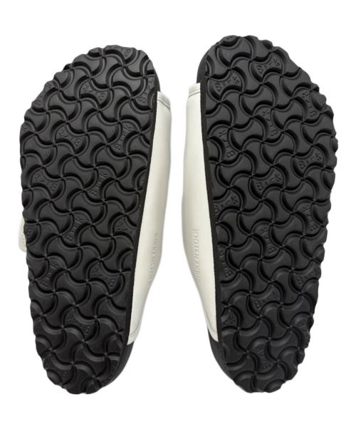 BIRKENSTOCK（ビルケンシュトック）BIRKENSTOCK (ビルケンシュトック) サンダル ホワイト×ブラック サイズ:24の古着・服飾アイテム