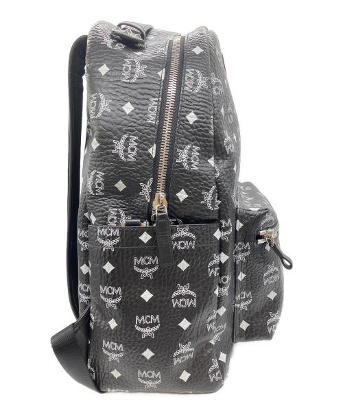 MCM（エムシーエム）MCM (エムシーエム) STARK BACKPACK MEDIUM WHITE LOGO VISETOS ブラックの古着・服飾アイテム