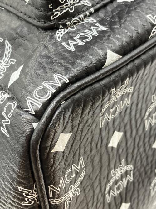 MCM（エムシーエム）MCM (エムシーエム) STARK BACKPACK MEDIUM WHITE LOGO VISETOS ブラックの古着・服飾アイテム