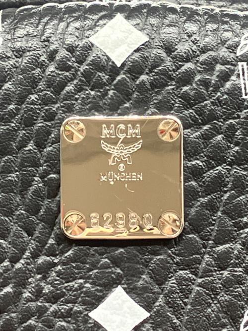 MCM（エムシーエム）MCM (エムシーエム) STARK BACKPACK MEDIUM WHITE LOGO VISETOS ブラックの古着・服飾アイテム
