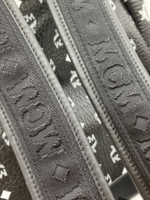 MCM（エムシーエム）MCM (エムシーエム) STARK BACKPACK MEDIUM WHITE LOGO VISETOS ブラックの古着・服飾アイテム