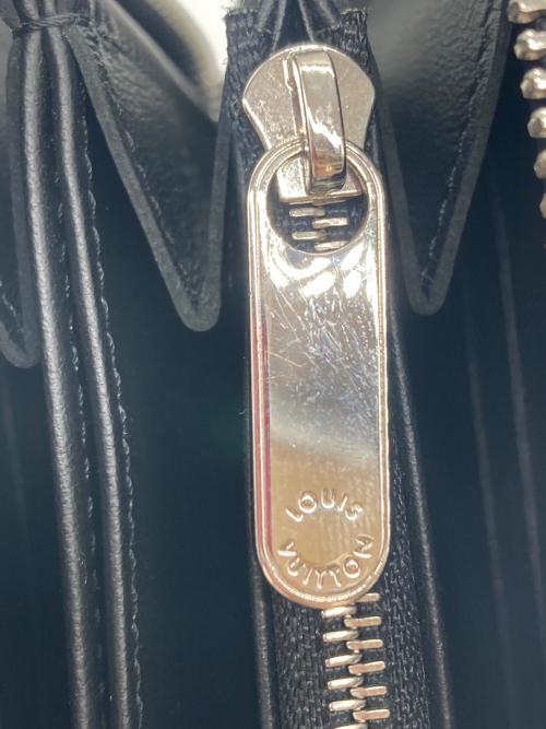 LOUIS VUITTON（ルイ ヴィトン）LOUIS VUITTON (ルイ ヴィトン) モノグラム マヒナジッピーウォレット ブラックの古着・服飾アイテム