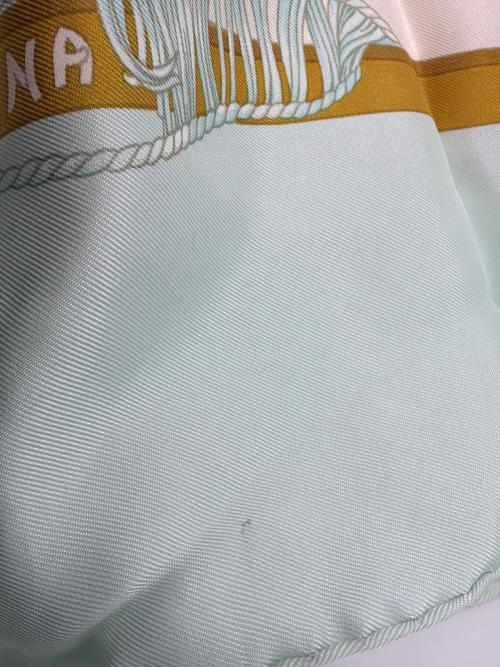 HERMES（エルメス）HERMES (エルメス) レジーナ(女王陛下)　カレ90 ホワイト×スカイブルーの古着・服飾アイテム