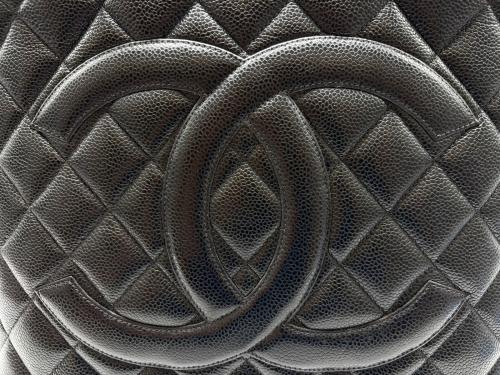 CHANEL（シャネル）CHANEL (シャネル) 復刻トートバッグ　ココマーク　マトラッセ ブラックの古着・服飾アイテム