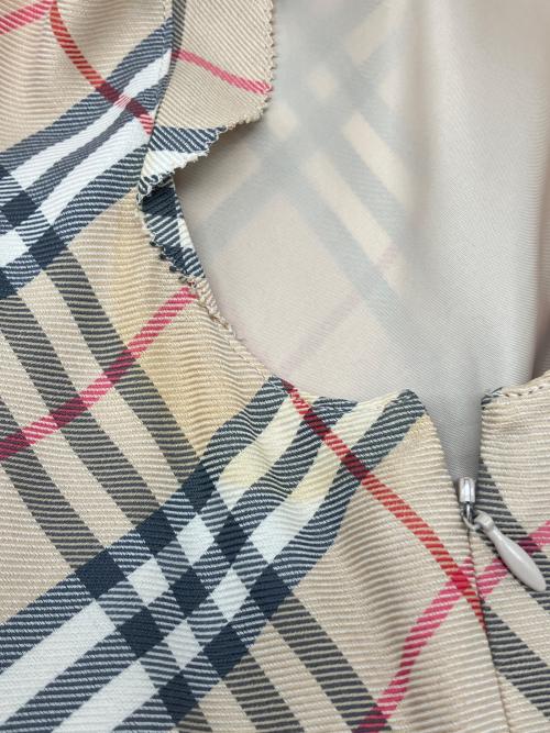 BURBERRY BLUE LABEL（バーバリー ブルー レーベル）BURBERRY BLUE LABEL (バーバリー ブルー レーベル) ノースリーブ・キャミソールワンピース ベージュ サイズ:38の古着・服飾アイテム