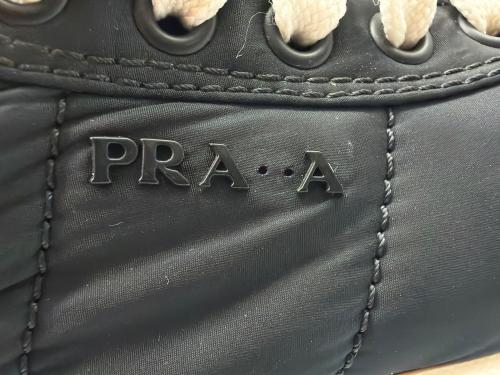 PRADA（プラダ）PRADA (プラダ) ローカットスニーカー ネイビー サイズ:38　1/2の古着・服飾アイテム