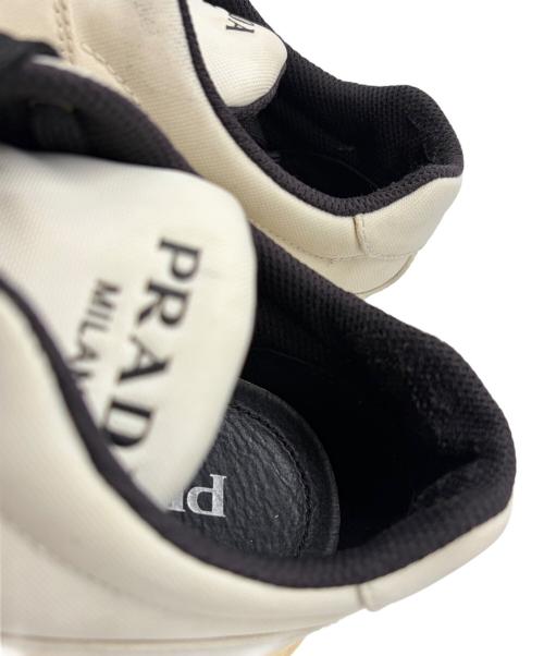 PRADA（プラダ）PRADA (プラダ) ローカットスニーカー ホワイト サイズ:25の古着・服飾アイテム