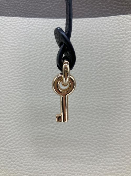 MARC JACOBS（マークジェイコブス）MARC JACOBS (マークジェイコブス) トートバッグ グレー×ホワイトの古着・服飾アイテム