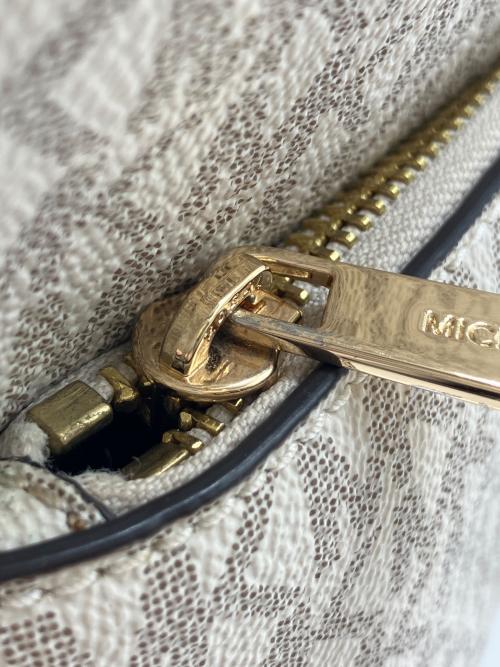 MICHAEL KORS（マイケルコース）MICHAEL KORS (マイケルコース) ミニリュック ホワイト×ブラウンの古着・服飾アイテム