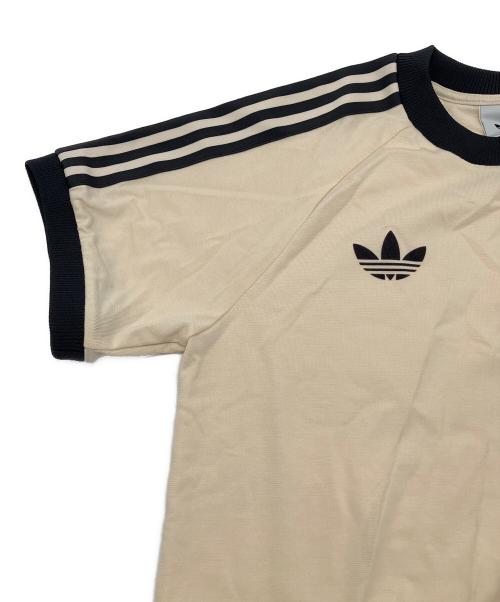 adidas（アディダス）adidas (アディダス) ユベントス (ユベントス) 半袖カットソー アイボリー×グレー サイズ:Lの古着・服飾アイテム