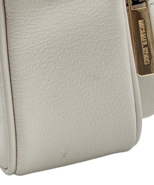 MICHAEL KORS（マイケルコース）MICHAEL KORS (マイケルコース) ショルダーバッグ ホワイトの古着・服飾アイテム