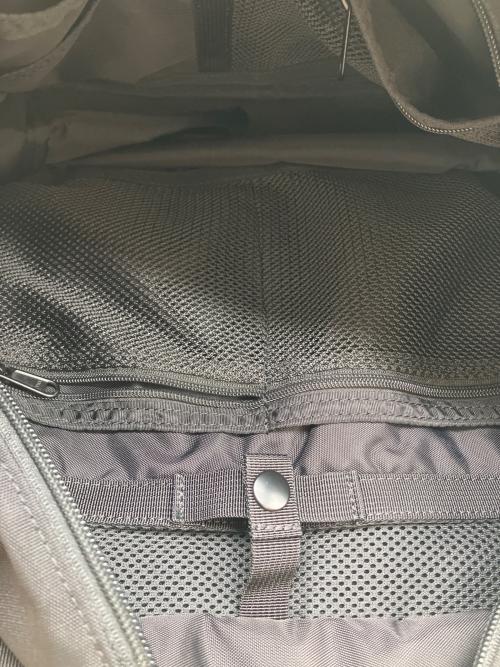 BRIEFING（ブリーフィング）BRIEFING (ブリーフィング) DISCRETE TOTE　トートバッグ ブラック×レッドの古着・服飾アイテム