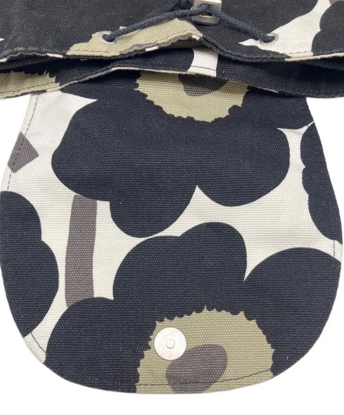 marimekko（マリメッコ）marimekko (マリメッコ) リュック ホワイト×ブラックの古着・服飾アイテム