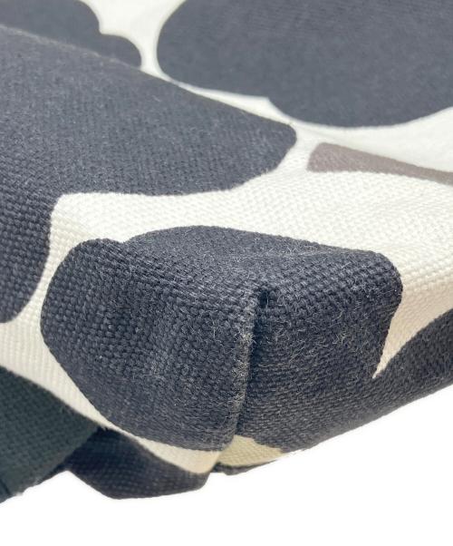 marimekko（マリメッコ）marimekko (マリメッコ) リュック ホワイト×ブラックの古着・服飾アイテム