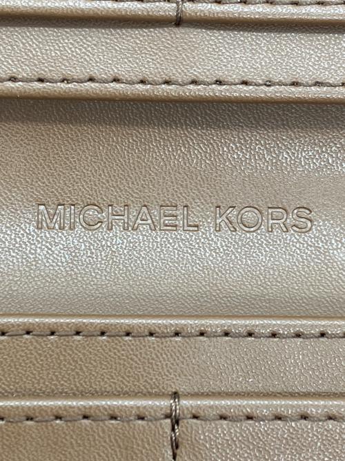 MICHAEL KORS（マイケルコース）MICHAEL KORS (マイケルコース) 長財布 ホワイト×ブラウンの古着・服飾アイテム