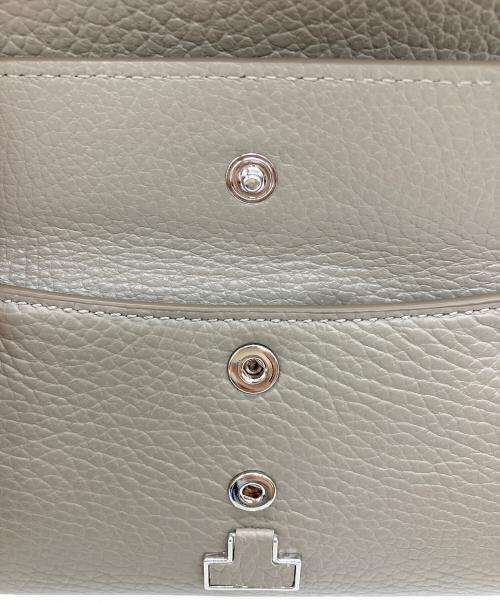 IACUCCI（イアクッチ）IACUCCI (イアクッチ) 2つ折り財布 ベージュの古着・服飾アイテム