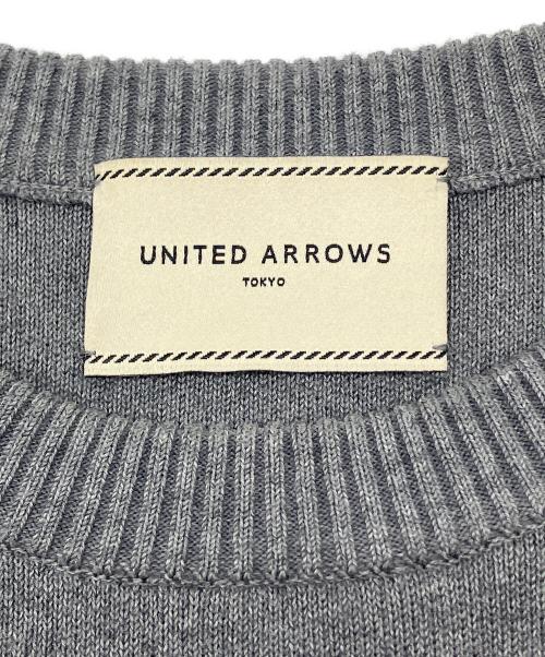 UNITED ARROWS（ユナイテッドアローズ）UNITED ARROWS (ユナイテッドアローズ) 3Dフラワーモチーフノースリーブニットベスト グレー×ホワイト サイズ:不明の古着・服飾アイテム