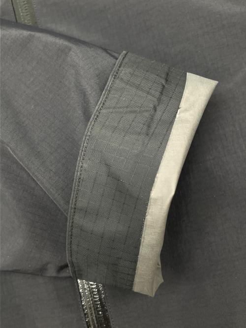 ARC'TERYX（アークテリクス）ARC'TERYX (アークテリクス) マウンテンパーカー　BETA SL JACKET ブラック サイズ:Sの古着・服飾アイテム