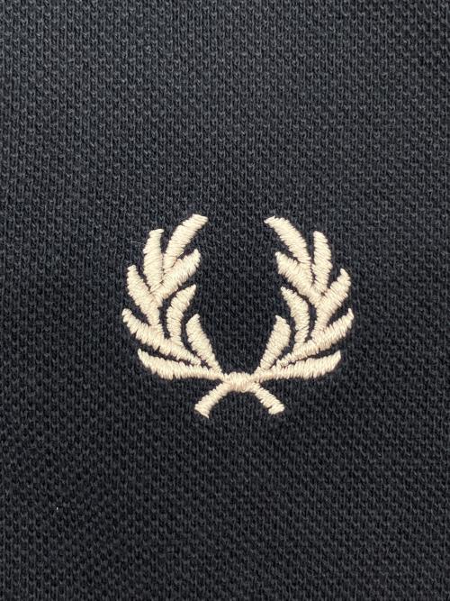FRED PERRY（フレッドペリー）FRED PERRY (フレッドペリー) ポロシャツ ネイビー×ホワイト サイズ:Sの古着・服飾アイテム
