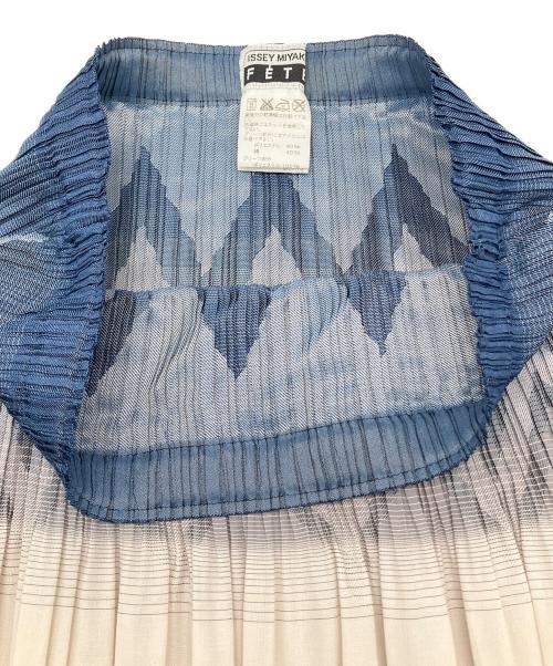 ISSEY MIYAKE FETE（イッセイミヤケフェット）ISSEY MIYAKE FETE (イッセイミヤケフェット) プリーツスカート　2008年モデル ブルー×グレー×ホワイト サイズ:2の古着・服飾アイテム