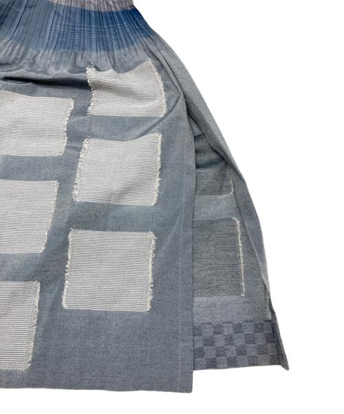 ISSEY MIYAKE FETE（イッセイミヤケフェット）ISSEY MIYAKE FETE (イッセイミヤケフェット) プリーツスカート　2008年モデル ブルー×グレー×ホワイト サイズ:2の古着・服飾アイテム