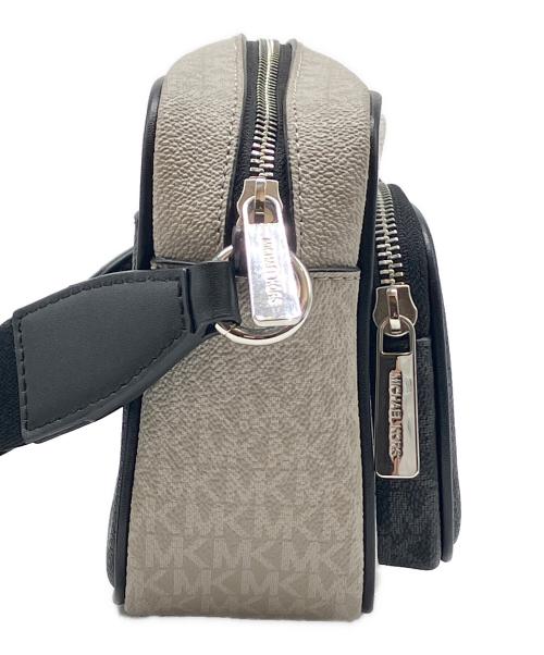 MICHAEL KORS（マイケルコース）MICHAEL KORS (マイケルコース) ショルダーバッグ ブラック×ホワイトの古着・服飾アイテム