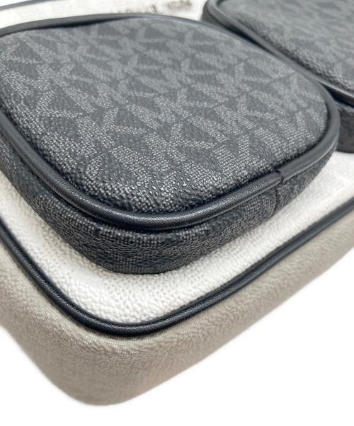 MICHAEL KORS（マイケルコース）MICHAEL KORS (マイケルコース) ショルダーバッグ ブラック×ホワイトの古着・服飾アイテム