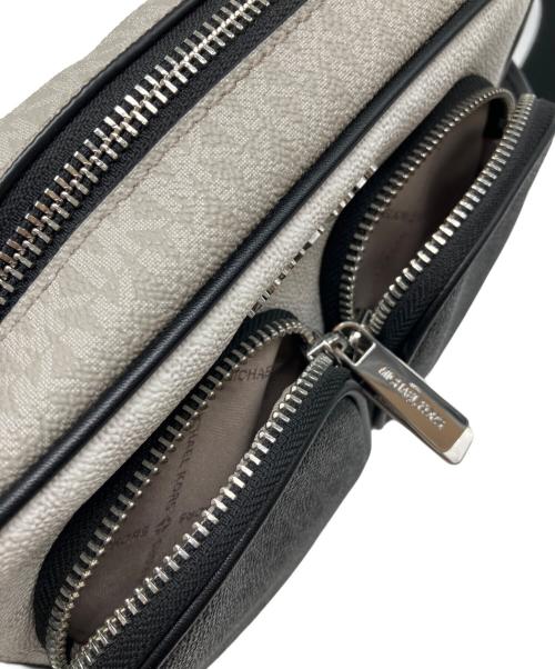 MICHAEL KORS（マイケルコース）MICHAEL KORS (マイケルコース) ショルダーバッグ ブラック×ホワイトの古着・服飾アイテム